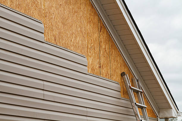 Professional Fiber Cement Siding technician working in Hubbard, OR
